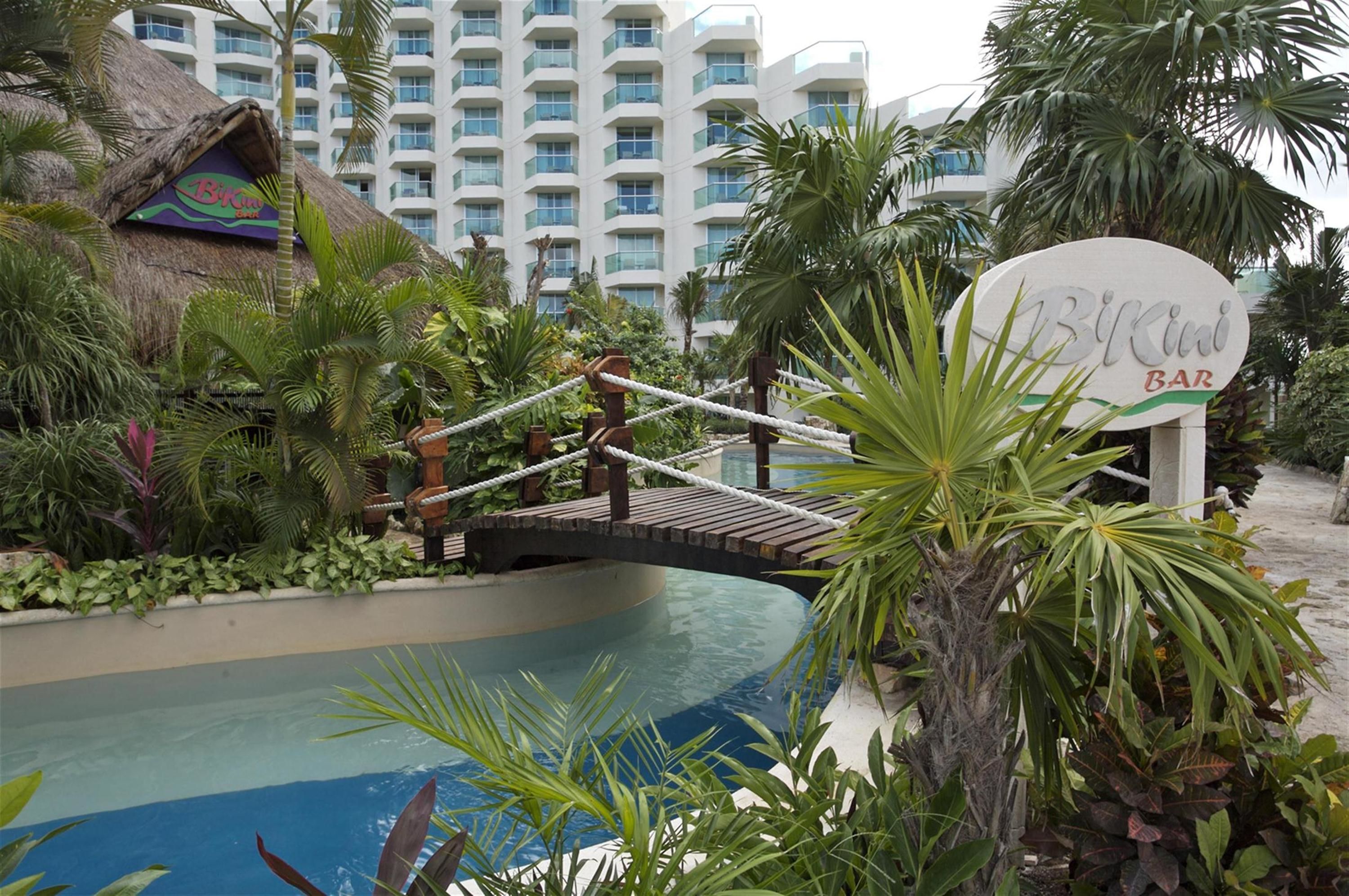 Poolside Bar