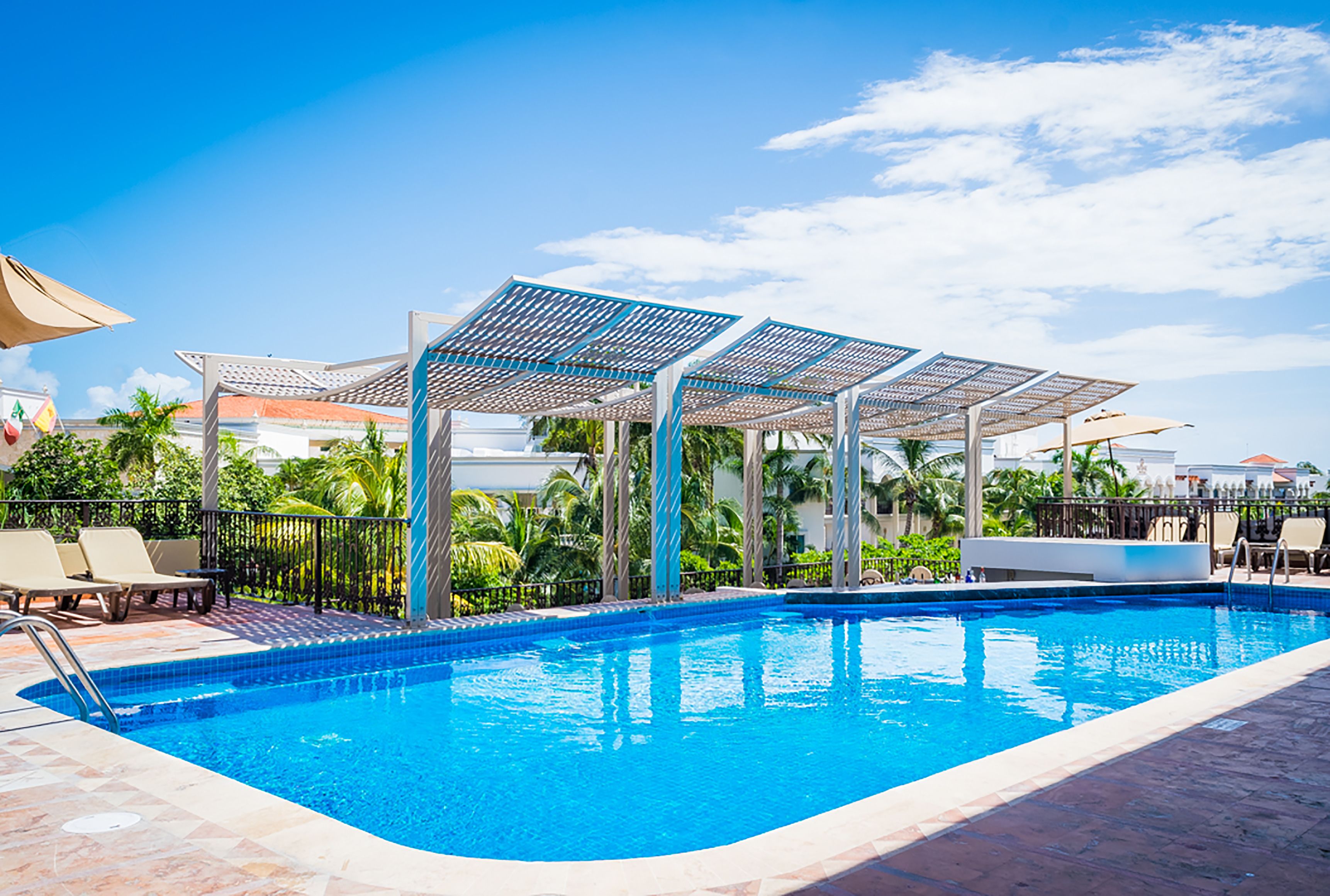 Poolside Bar