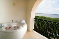 Deep Soaking Bathtub